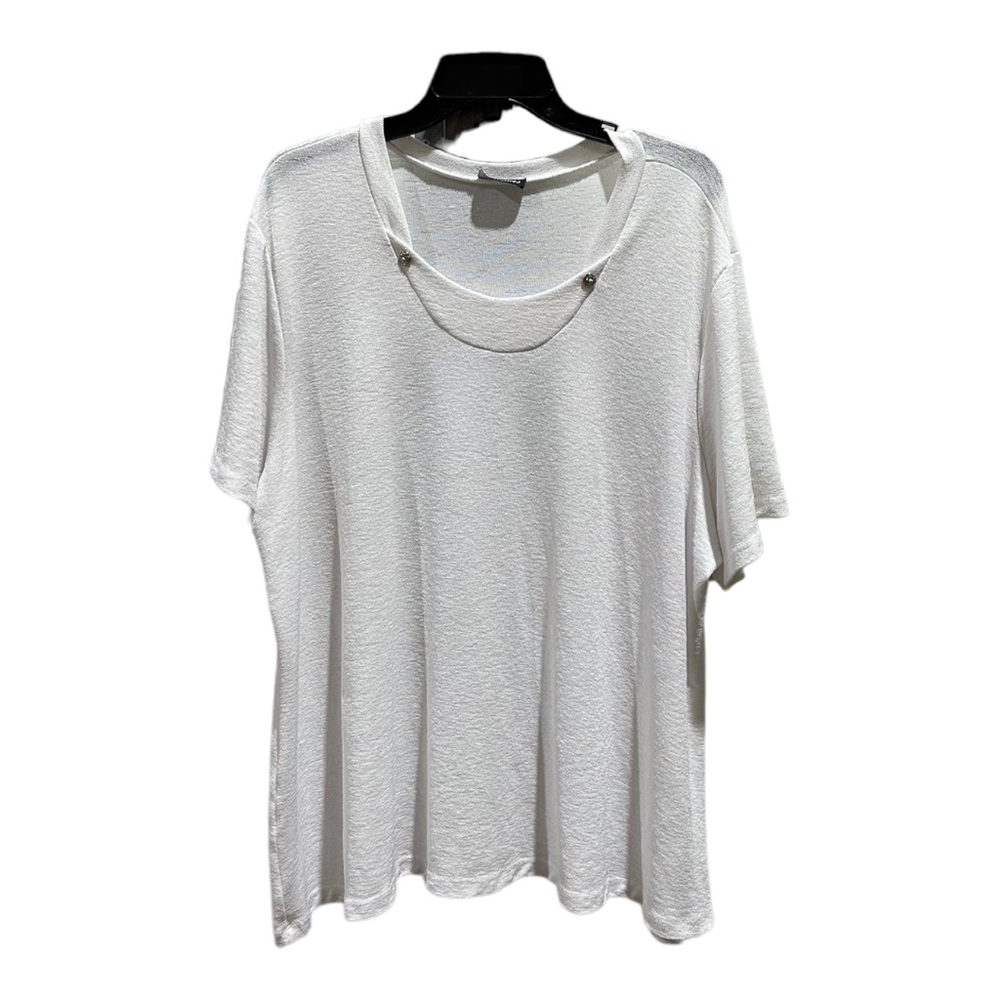 White Textured Short Sleeve Top w/ Decorative Chain Neckline – 2X